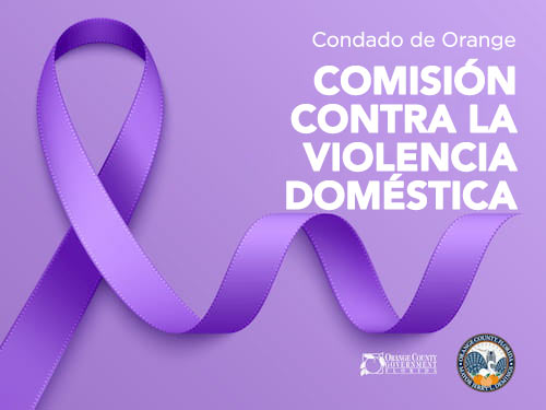 Un lazo morado con el texto: "Comisión contra la Violencia Doméstica del Condado de Orange"